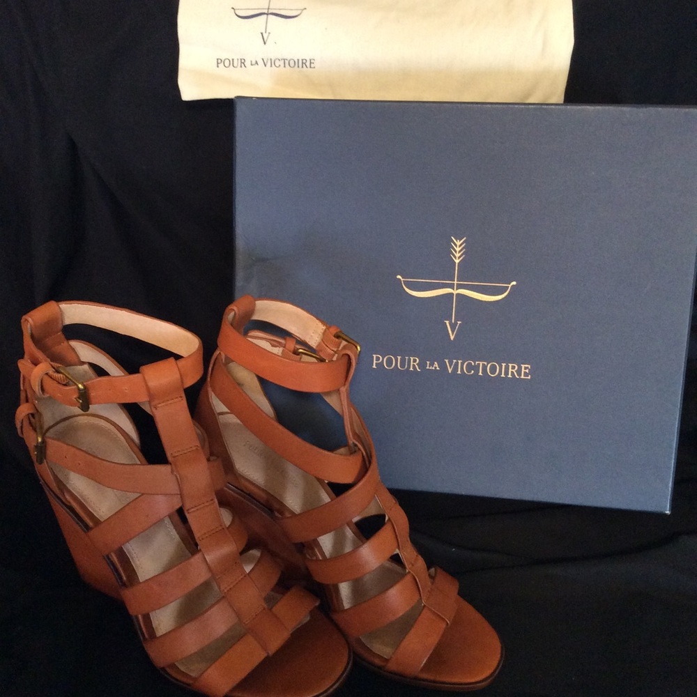 Pour La Victoire Cecile Strappy Wedge Sandal 7